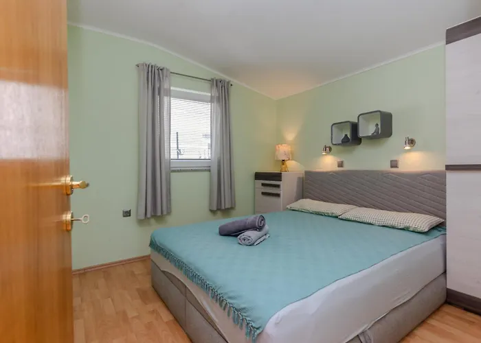 With Parking Space - 18517 Вир